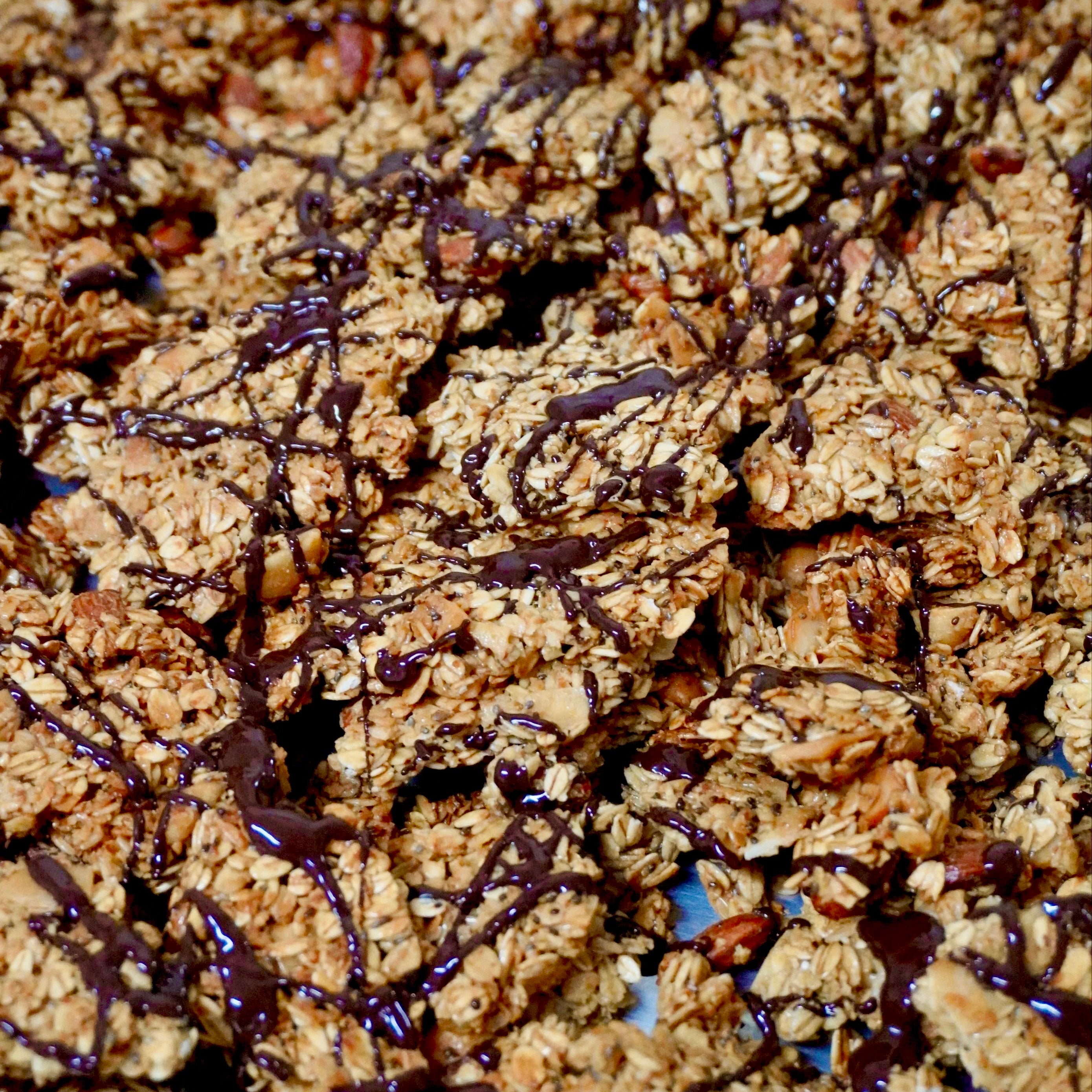 Empaque de Granola de chocolate negro y macadamia Edición Especial