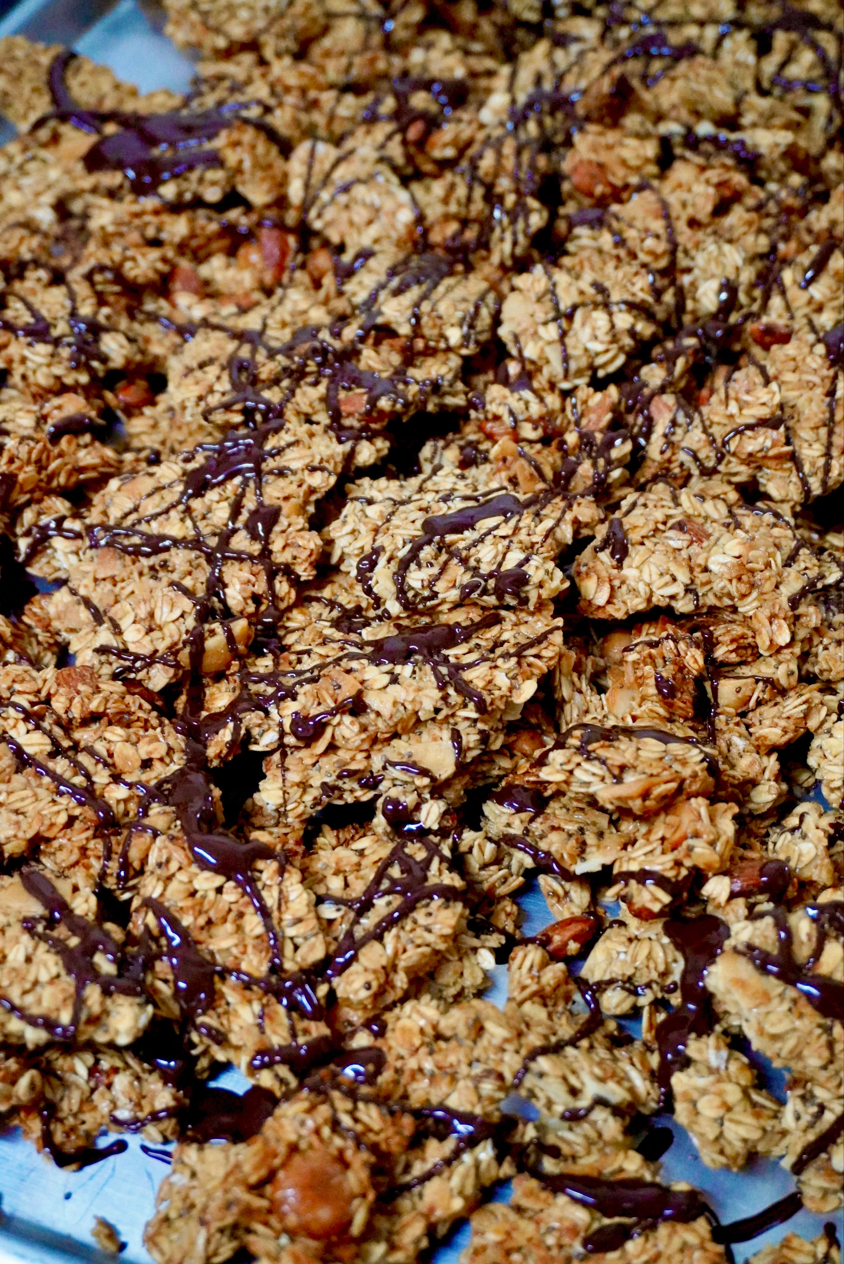 Empaque de Granola de chocolate negro y macadamia Edición Especial